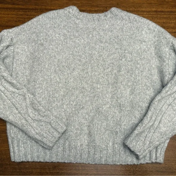 H&M Gray Cable Knit Sweater Size Small - Picture 5 of 6